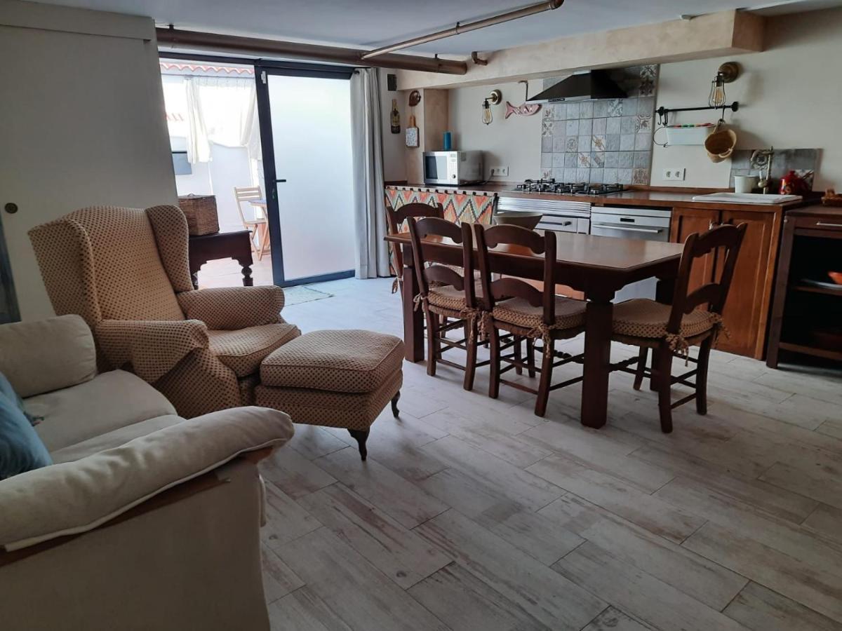 Un Apartamento Vacacional Con Detalles De Un Hogar Mairena del Aljarafe Exterior foto